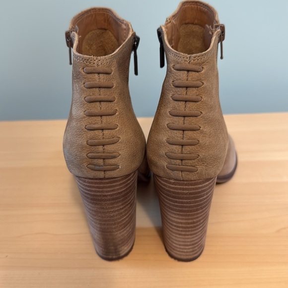 Lucky Brand Womens Sesame Augusta Brown Lamija Ankle Booties Boots 9.5 - Picture 2 of 10